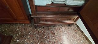 Armario antiguo de madera