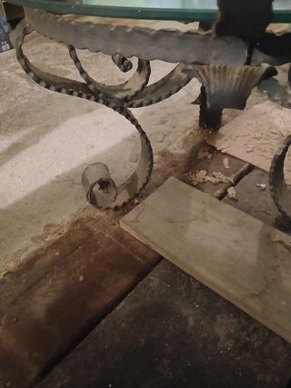 Mesita antigua de forja y cristal