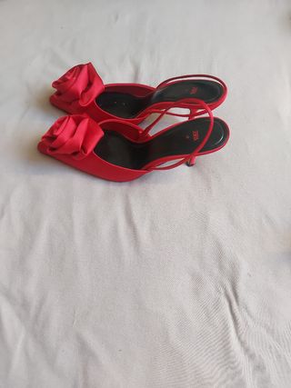 Zapatos Zara rojos tacón 38