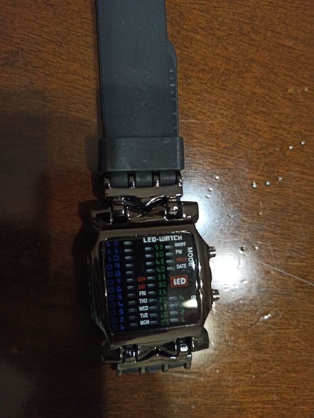 Orologio LED digitale da polso