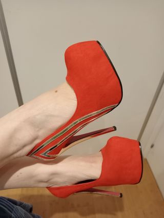 Alucinantes taconazos rojos 