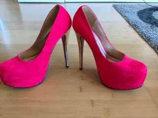tacones altos rojos, sensualidad total