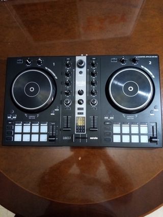 Tabla o mesa de DJ Hércules 300 MK2