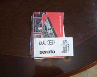 Tabla o mesa de DJ Hércules 300 MK2