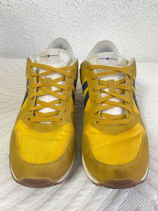 Zapatillas amarillas Álvaro Moreno