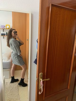 Vestido gris de Zara