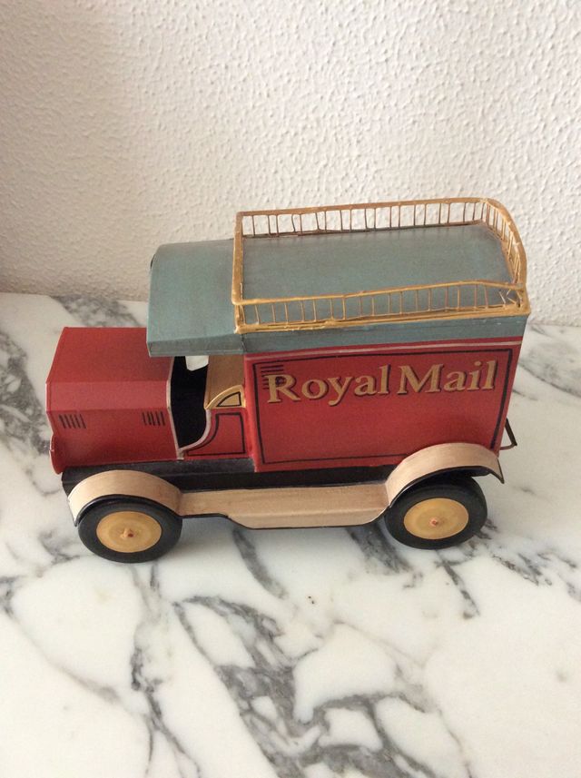 VINTAGE COCHE DE LATA ROYAL MAIL
