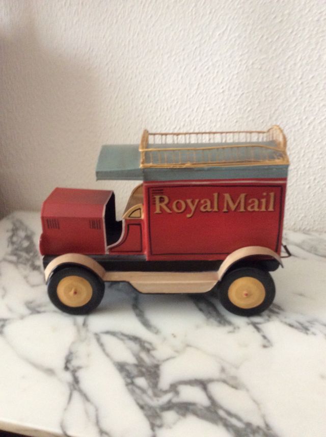 VINTAGE COCHE DE LATA ROYAL MAIL