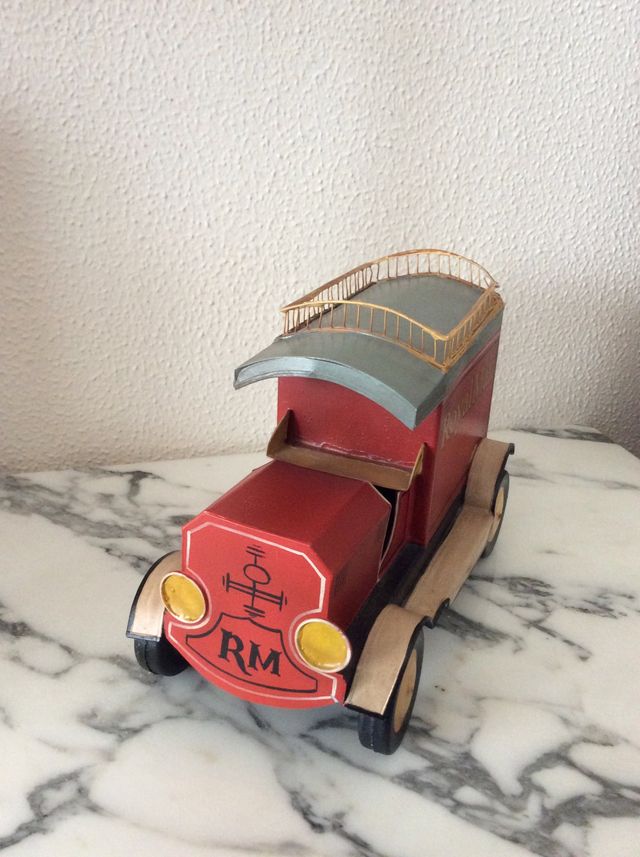 VINTAGE COCHE DE LATA ROYAL MAIL