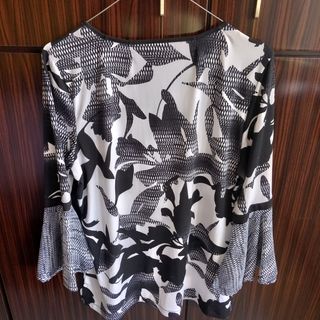 Blusa Cleo taglia L, bianca e nera.