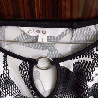 Blusa Cleo taglia L, bianca e nera.