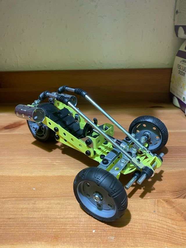 Meccano, moto de tres ruedas