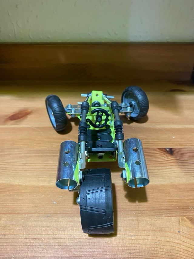 Meccano, moto de tres ruedas