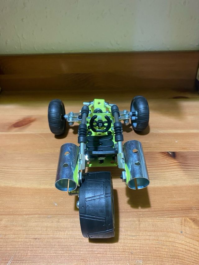 Meccano, moto de tres ruedas