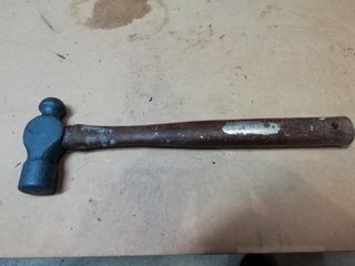 Martillo Bola Mango Largo 700 gramos.