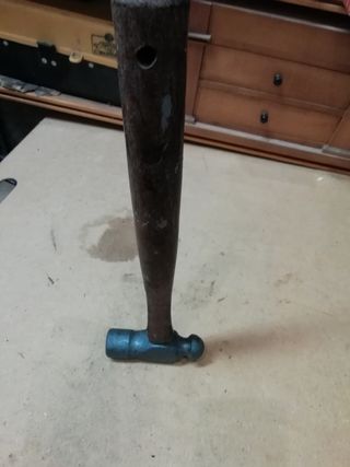 Martillo Bola Mango Largo 700 gramos.