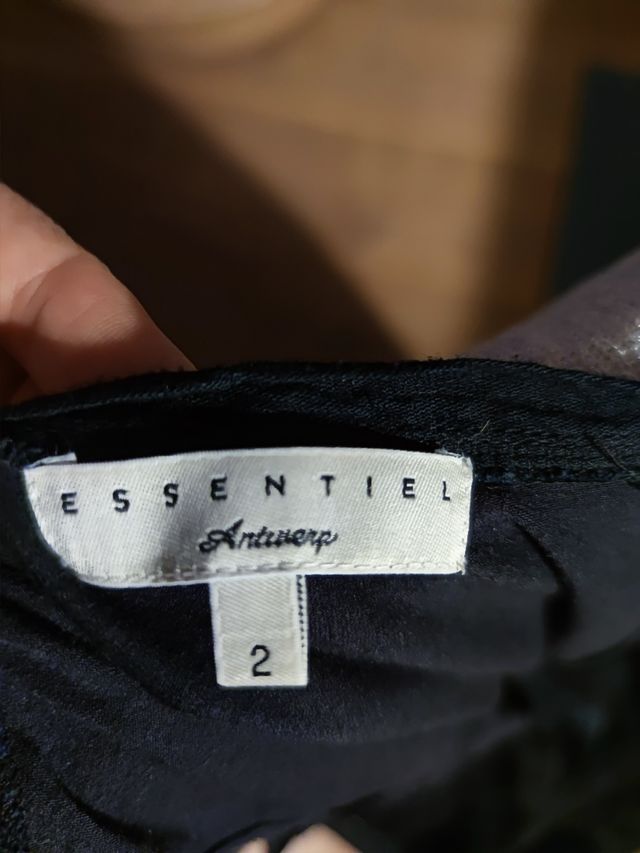 Top negro transparente con detalles