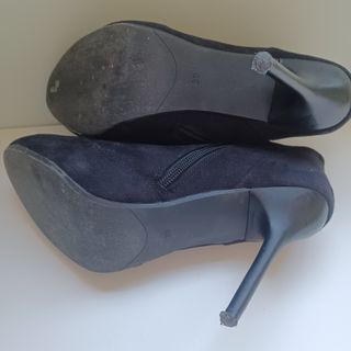 Botines negros tacón con adornos de encaje
