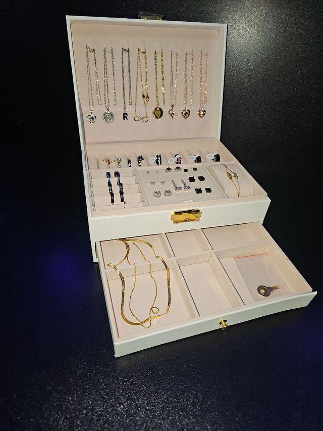 Joyero blanco semicompleto