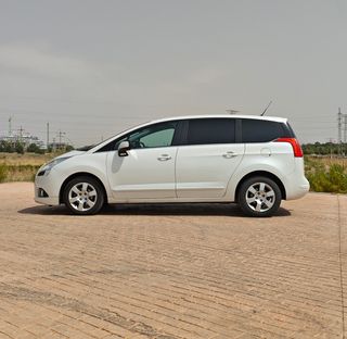 Peugeot 5008 2010 5 PLAZAS 