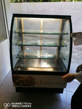 Vetrina pasticceria