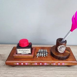 Tintero artesanal con plumas