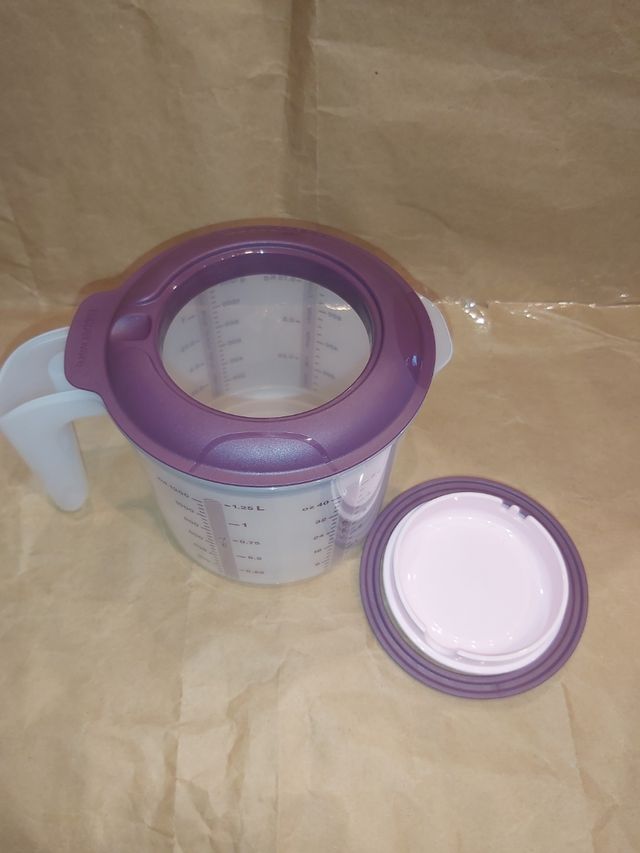 Jarrita medidora Tupperware morada