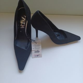 Zapato salón piel ante negro de tacón alto Zara