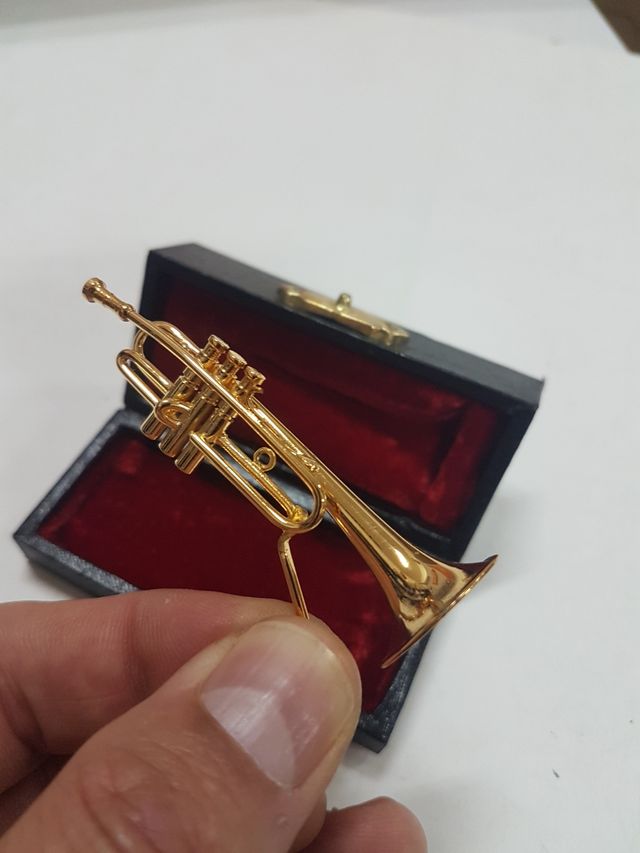 TROMPETA MINIATURA DORADA