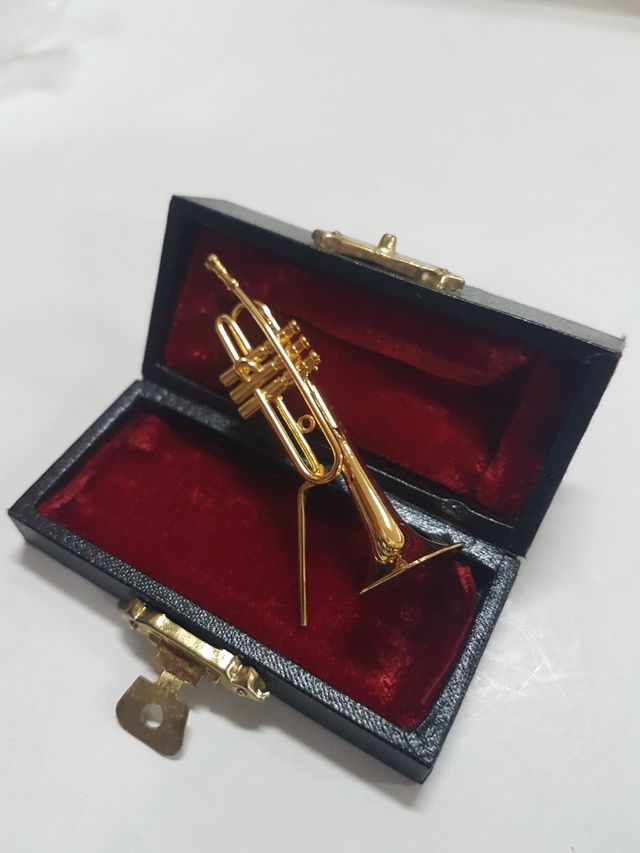 TROMPETA MINIATURA DORADA