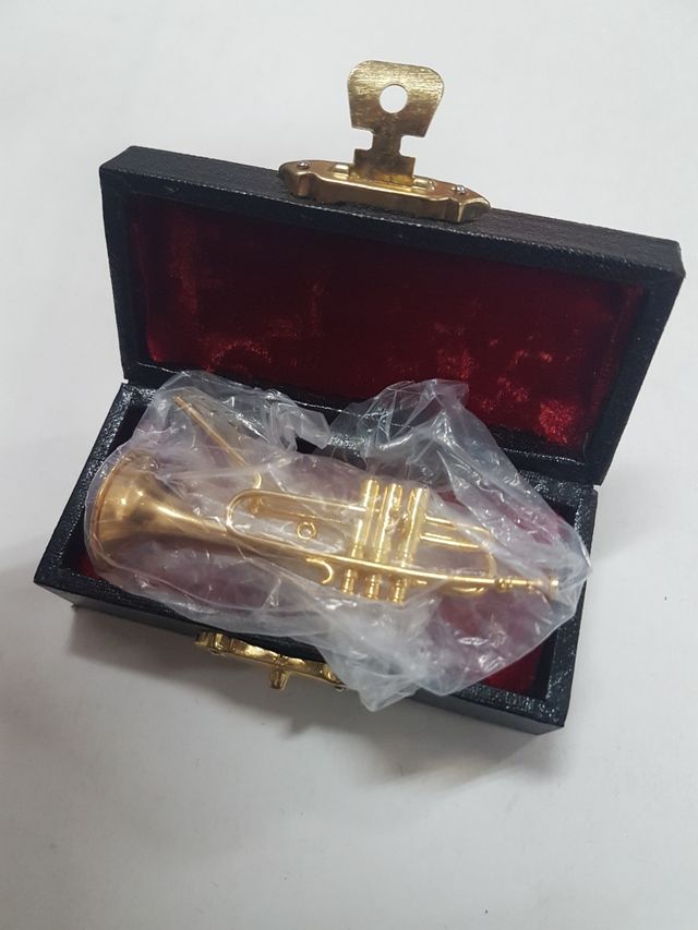 TROMPETA MINIATURA DORADA