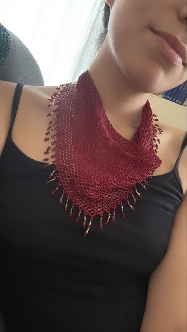 Collar artesanal rojo y dorado