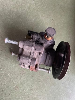 Bomba direccion asistida golf 3 gti