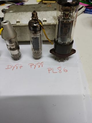 6 Válvulas Radio TV ,VHF  Selector de canalesECC82