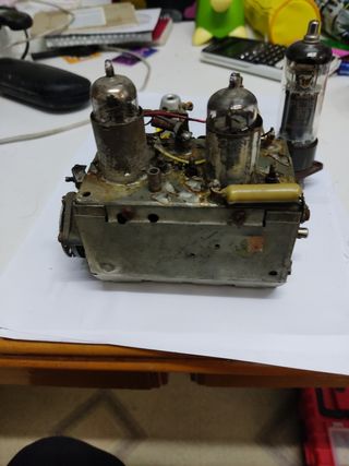 6 Válvulas Radio TV ,VHF  Selector de canalesECC82