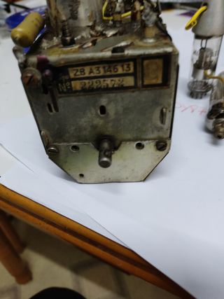 6 Válvulas Radio TV ,VHF  Selector de canalesECC82