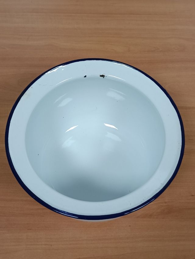 Orinal esmaltado antiguo