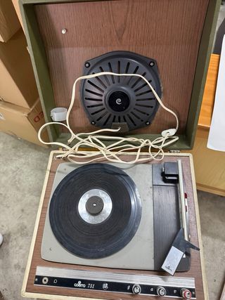 Tocadiscos Cosmo 751 antiguo