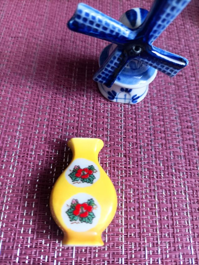 Portelana y cerámica en miniatura.