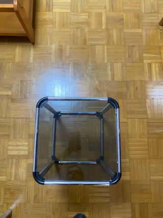Mesa auxiliar moderna - metal y cristal
