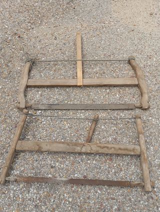 Serruchos antiguos de madera