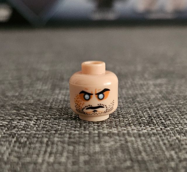 Cabeza Lego del líder Zolm Hassasin.