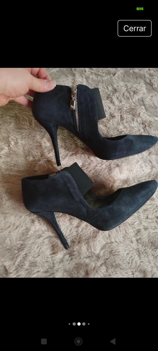 Estiletos gamusina azul de Zara