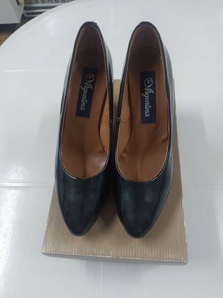 Zapatos La Argentina tacón charol gris verde