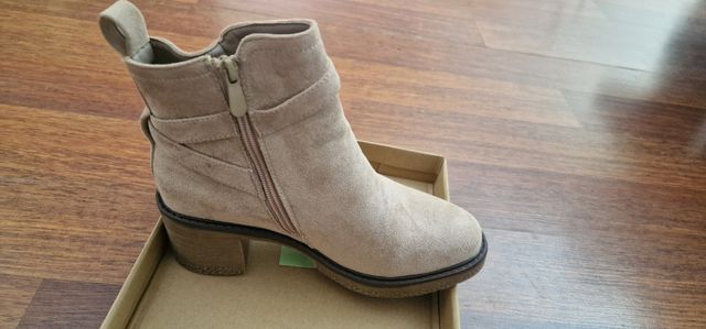 Botín beige con tacos