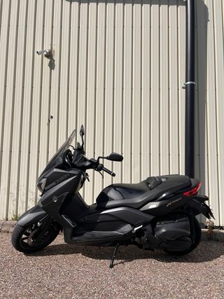 Yamaha XMAX 400 MomoDesign. (HZG-2014)Moto Scooter