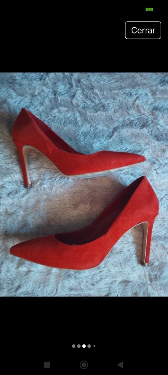 Estiletos rojos de gamusina