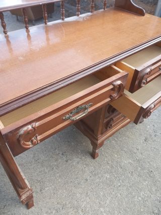 Escritorio con cajonera y mesilla