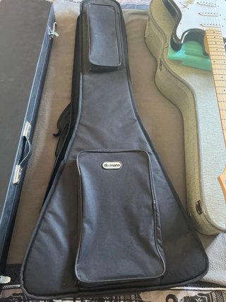 Funda para guitarra flecha flying v King v ,simil