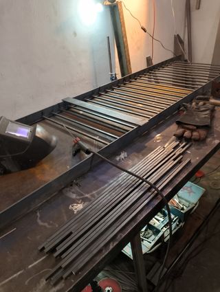 Verjas y puertas de hierro.